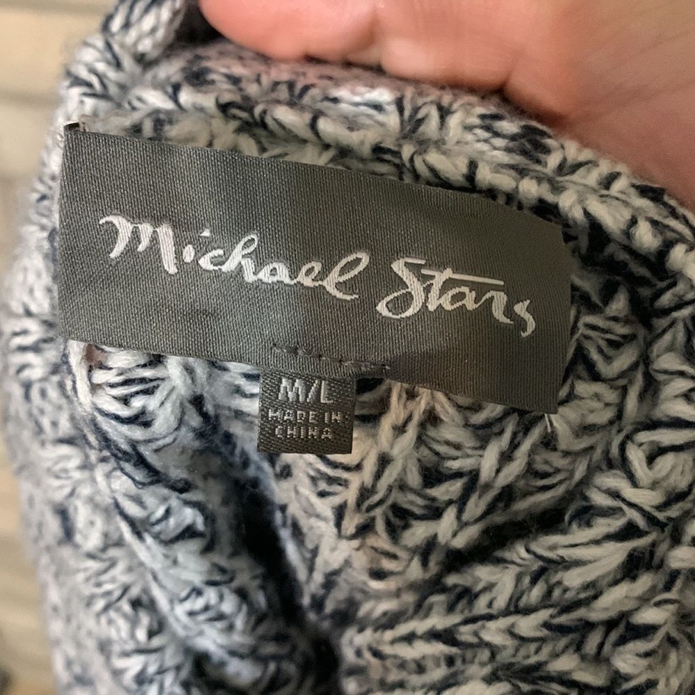 3for$20 sweater m/L - Picture 3 of 3